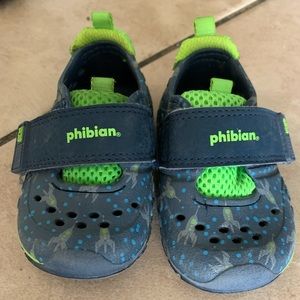 Stride right dry/ wet shoes with walking soles